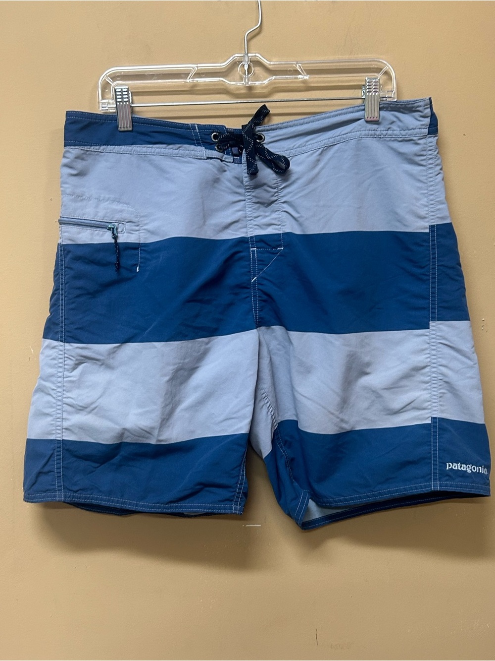 Patagonia Wavefarer Men’s Size 34 Board Shorts Swim Trunks Blue Stripe